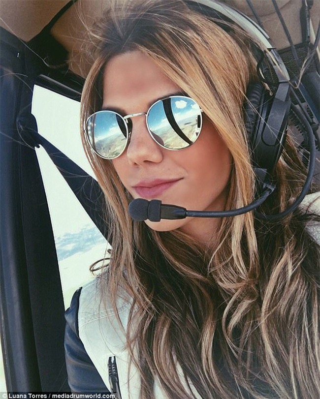 Nữ phi công nóng bỏng nhất thế giới, từ bỏ tấm bằng đại học kinh tế để chu du khắp thế giới - Ảnh 4.