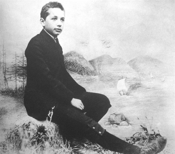 Thành tích “bất hảo” của thiên tài Albert Einstein thời đi học - 1