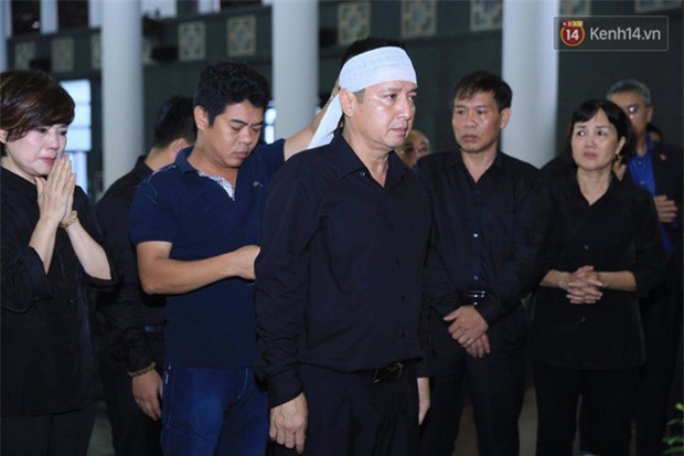 Bảo Thanh và nhiều sao Việt đau buồn đến viếng mẹ của nghệ sĩ Chí Trung - Ảnh 3.