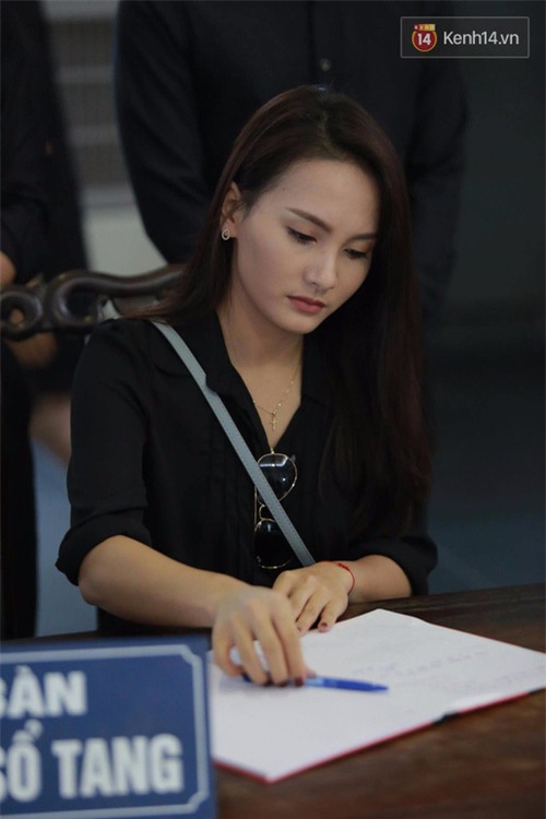 Bảo Thanh và nhiều sao Việt đau buồn đến viếng mẹ của nghệ sĩ Chí Trung - Ảnh 6.