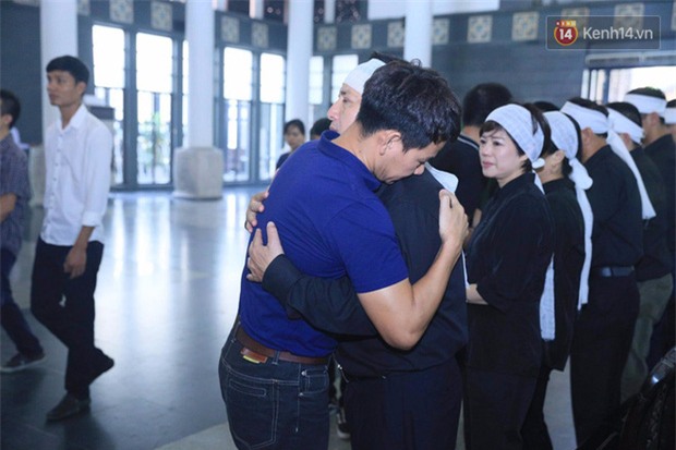 Bảo Thanh và nhiều sao Việt đau buồn đến viếng mẹ của nghệ sĩ Chí Trung - Ảnh 8.