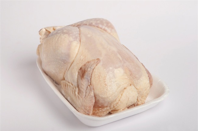 Thấy tôi luộc gà đông lạnh giòn da chắc thịt, mẹ chồng cũng phải hỏi xin bí quyết của con dâu - Ảnh 1.
