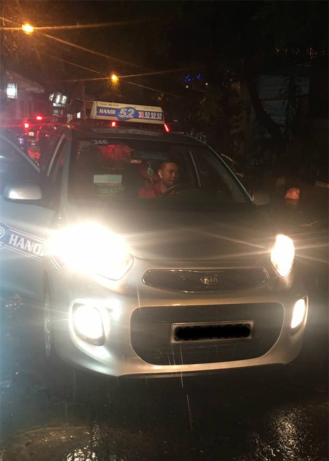 Tiếng kêu thất thanh trong đêm và hành động đầy tình người của tài xế ô tô - Ảnh 1.