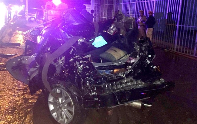 2 can bo Cong an Binh Thuan tu vong khi xe Camry bi tong tu phia sau hinh anh 1