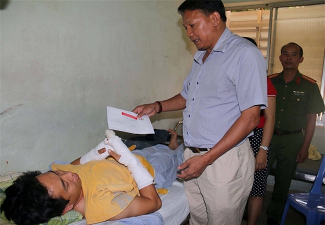 2 can bo Cong an Binh Thuan tu vong khi xe Camry bi tong tu phia sau hinh anh 2