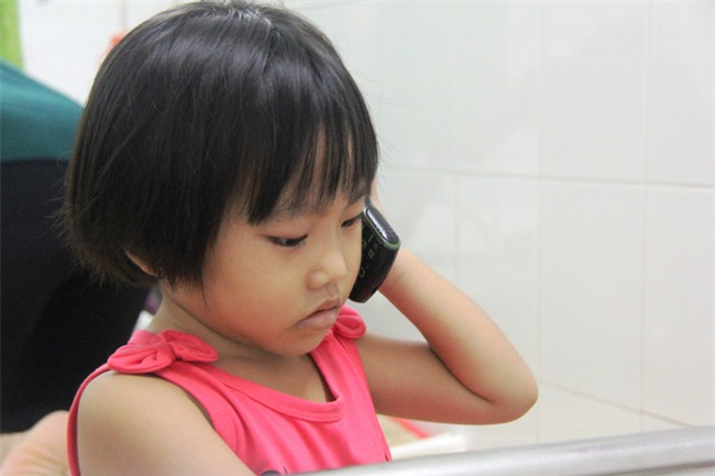 Mong ước của bé gái 5 tuổi mắc bệnh ung thư xương: Con nhớ mẹ lắm, mẹ ở đâu mau về với con - Ảnh 4.