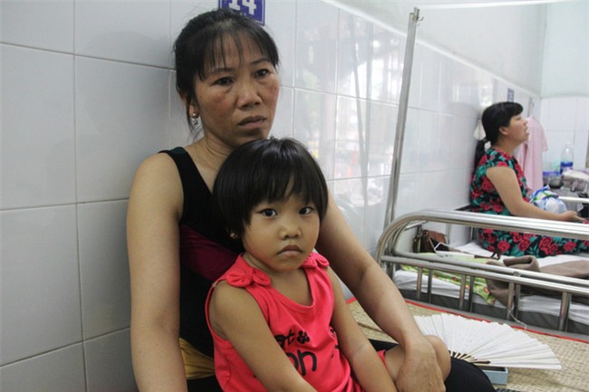 Mong ước của bé gái 5 tuổi mắc bệnh ung thư xương: Con nhớ mẹ lắm, mẹ ở đâu mau về với con - Ảnh 5.