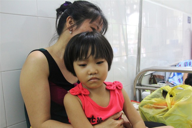 Mong ước của bé gái 5 tuổi mắc bệnh ung thư xương: Con nhớ mẹ lắm, mẹ ở đâu mau về với con - Ảnh 6.