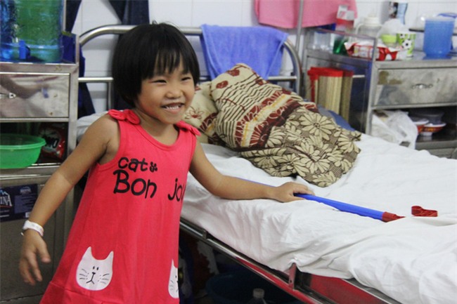 Mong ước của bé gái 5 tuổi mắc bệnh ung thư xương: Con nhớ mẹ lắm, mẹ ở đâu mau về với con - Ảnh 12.