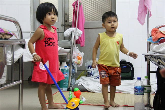 Mong ước của bé gái 5 tuổi mắc bệnh ung thư xương: Con nhớ mẹ lắm, mẹ ở đâu mau về với con - Ảnh 9.