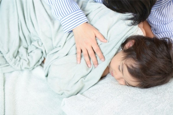 “5 phút thủ thỉ” và “cái ôm 8 giây” - hai cách dạy con ngoan được nhiều cha mẹ Nhật áp dụng - Ảnh 2.