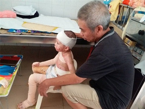 me bau 38 tuan cho con gai 4 tuoi di choi, khong ngo con gap nan tro thanh