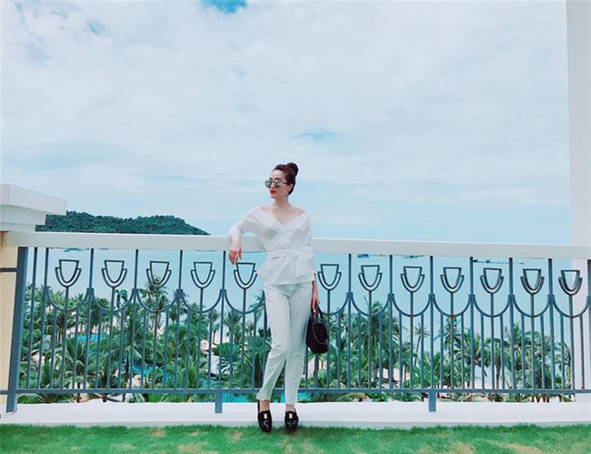 Street style sao Việt tuần này: Ấn tượng nhất là màn đọ chân thon dài siêu nuột của Ngọc Trinh và Kỳ Duyên - Ảnh 14.