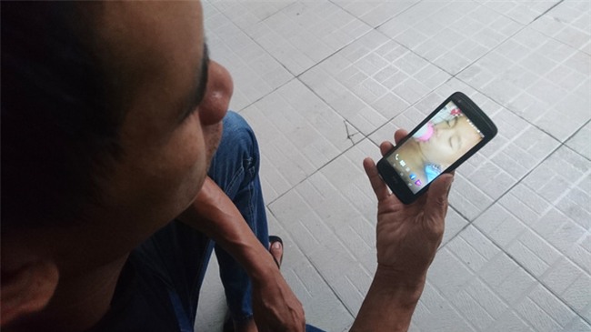 Vợ bỏ đi, con thứ bất ngờ gặp nạn, người cha vội chạy vào viện để hai con nhỏ ở nhà tự chăm nhau - Ảnh 6.