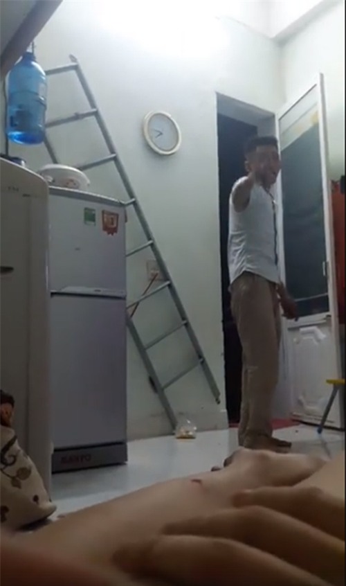 vo dang clip to chong dung chich dien doa giet gay phan no va cau chuyen bat ngo o phia sau - 1