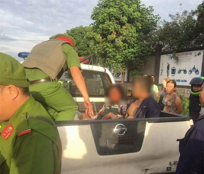 hai “cau tac” bi nguoi dan danh bat tinh, dot chay xe may gay nao loan ca vung que - 3