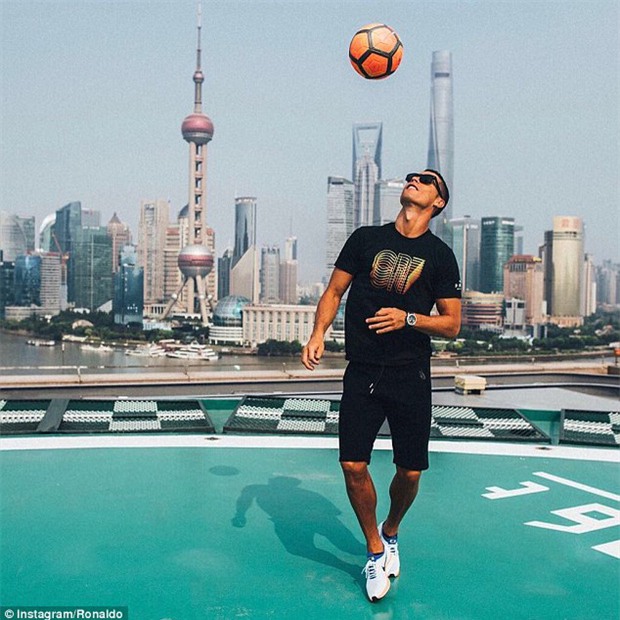 Georgina bóng gió muốn sở hữu Ronaldo bằng một đám cưới? - Ảnh 3.