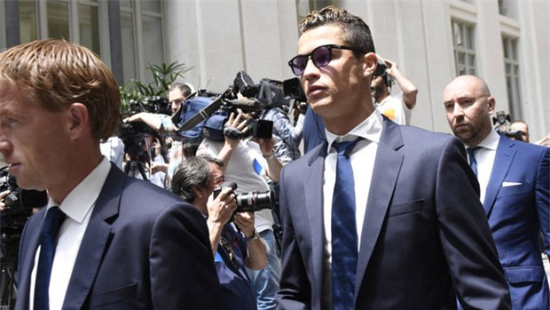 Ronaldo phải hầu tòa vào thứ Hai, vắng mặt ở trận Siêu kinh điển - Ảnh 1.