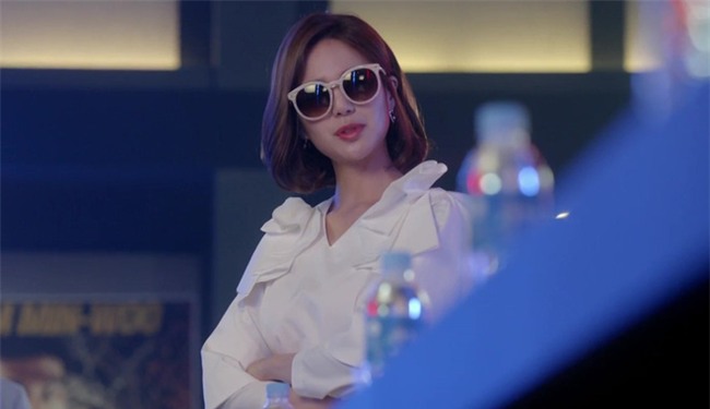 Chồng nói không nên lời trước món quà sinh nhật không tưởng của cô vợ quái chiêu - Ảnh 1.