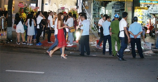 Hang xom len tieng vu quan cua Pham Huong bi nem mam tom, tat son hinh anh 1