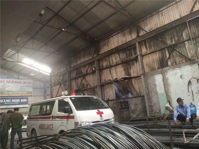 ha noi: chay xuong san xuat banh gato, it nhat 8 nguoi tu vong - 4