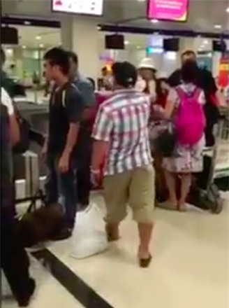 Clip: Hiếu Hiền đánh người tại sân bay gây tranh cãi trên mạng xã hội-2