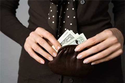 Nhất định bạn gái phải nhớ những mẹo phong thủy cho túi xách này để tiền vào như nước-2