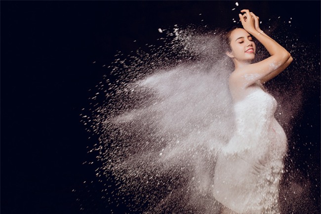 vac bung bau 8 thang di chup anh voi hoa sen, co giao tre duoc khen tam tac vi qua xinh - 15