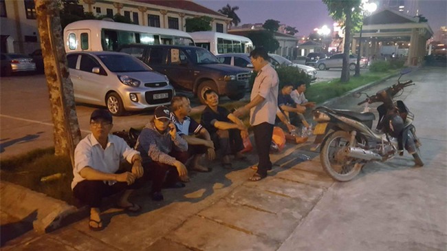 Vụ cháy khiến 10 người thương vong: Vợ nhận ra thi thể của chồng nhờ chiếc nhẫn cưới đeo trên ngón tay - Ảnh 4.