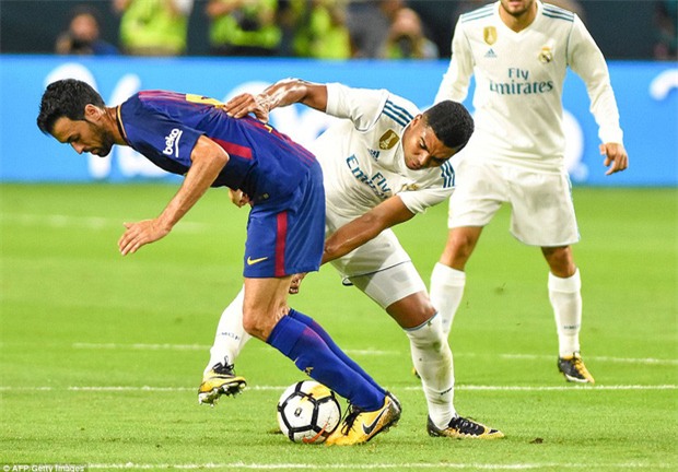 Messi nổ súng giúp Barca đả bại Real trên đất Mỹ - Ảnh 11.