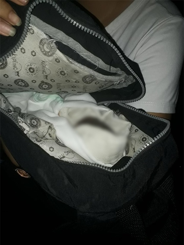 Hà Nội: Xót thương bé sơ sinh nặng 6 lạng bị bỏ rơi trong đêm trên đường Giải Phóng - Ảnh 1.