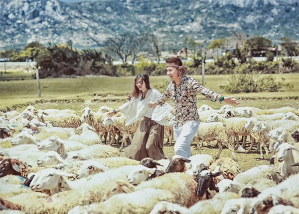 Điểm danh dâu rể Việt nổi tiếng vì trèo đèo lội suối xuyên Việt, chi bạc tỷ cho ảnh cưới - Ảnh 28.