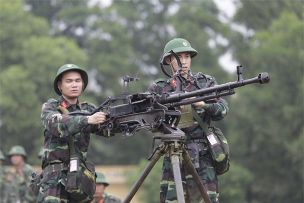 'Chết cười' khi xem Khắc Việt đuổi bắt trộm trong quân ngũ-4