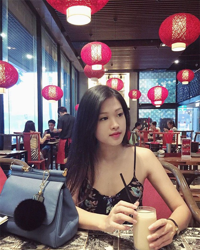 Đọ sắc gia đình toàn mỹ nhân của Huyền Baby: chị mặn mà, kiêu sa, em ngọt ngào, quyến rũ - Ảnh 22.