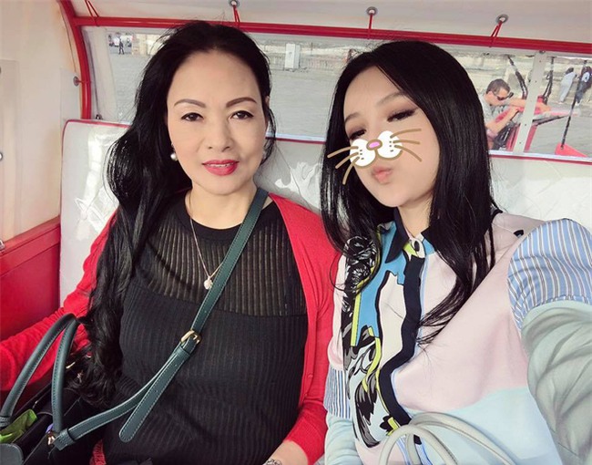 Đọ sắc gia đình toàn mỹ nhân của Huyền Baby: chị mặn mà, kiêu sa, em ngọt ngào, quyến rũ - Ảnh 3.