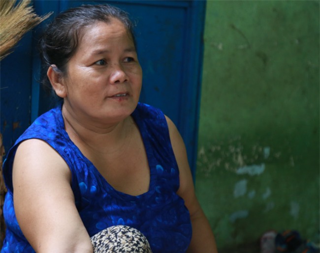 vo chong gia mot minh nuoi 4 chau ngoai khong cha khi me tai gia - 1