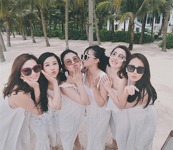 Dàn “thiên thần” bỉm sữa Hà Nội, ai cũng xinh đẹp, con ngoan, chồng chiều làm dân tình nghiêng ngả - Ảnh 2.