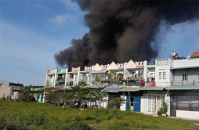 cháy lớn ở sài gòn, cháy công ty nhựa