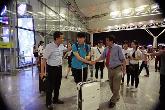 Toàn đội gặp chút trục trặc khi lên đường sang Hàn Quốc