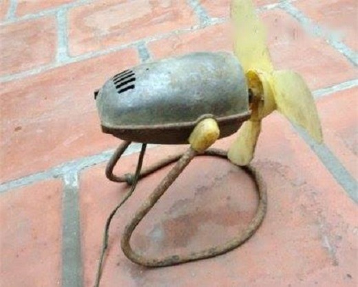 gioi tre hao hung khoe quat dien co "nhieu tuoi hon ca minh" ma van dung tot, nha ban co khong? - 14