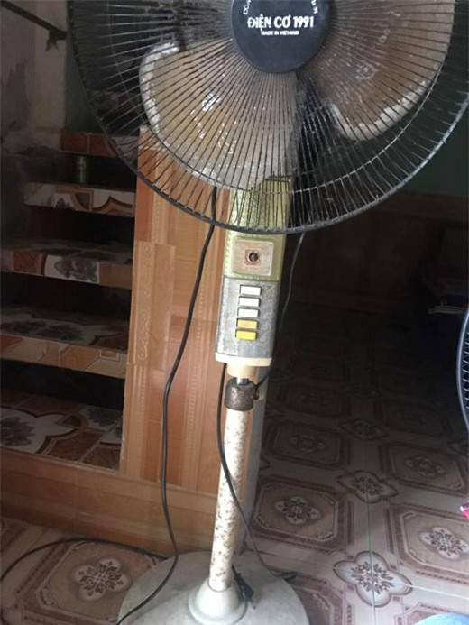 gioi tre hao hung khoe quat dien co "nhieu tuoi hon ca minh" ma van dung tot, nha ban co khong? - 4