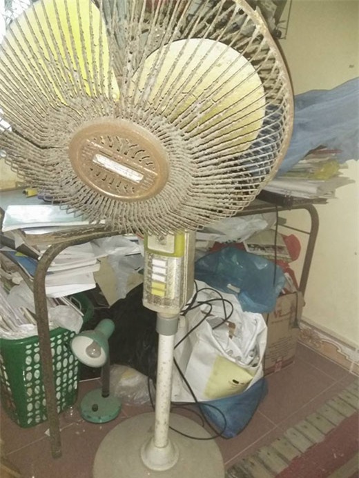 gioi tre hao hung khoe quat dien co "nhieu tuoi hon ca minh" ma van dung tot, nha ban co khong? - 5