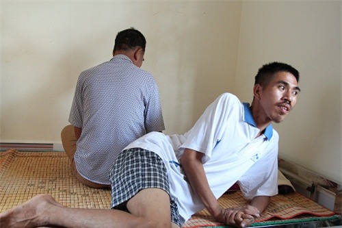 cuoc song hien tai cua nguoi me muon 6 con an mot bua that no roi uong thuoc doc cung chet - 6