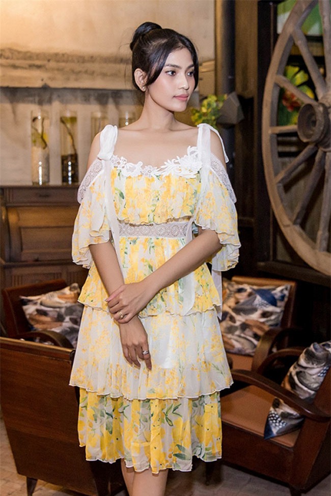 thoi trang sao viet xau tuan qua: toc tien mac vay sexy nhung lai de chi tiet mat diem nay - 6