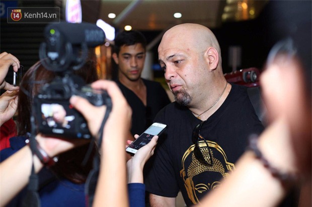 Cao thủ Vịnh Xuân Flores rời Việt Nam vào đêm muộn - Ảnh 2.