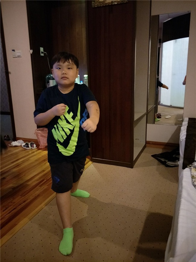 sao viet 24h qua: vo chong phan nhu thao – duc an hon nhau dam duoi o noi cong cong - 10