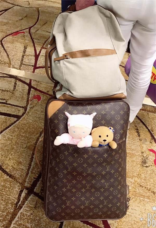 sao viet 24h qua: vo chong phan nhu thao – duc an hon nhau dam duoi o noi cong cong - 3