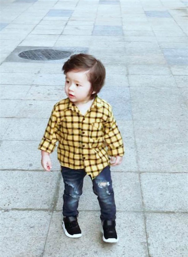 sao viet 24h qua: vo chong phan nhu thao – duc an hon nhau dam duoi o noi cong cong - 5