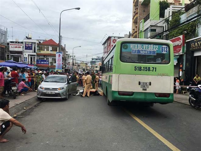 vu co gai chet tuc tuoi vi tai xe o to mo cua: nan nhan sap lam dam hoi - 1