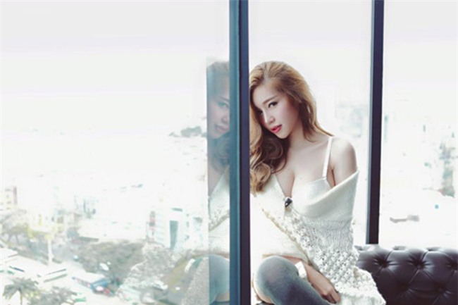 bat ngo truoc hinh anh ba me 2 con elly tran toc ngan tre trung nhu gai 18 - 1